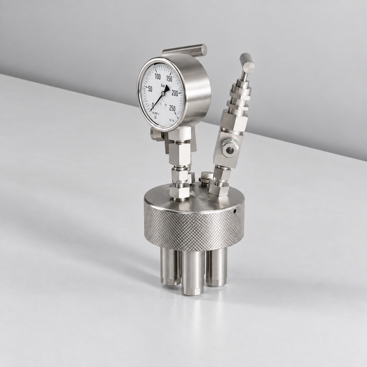 Side view of the MPR-4 multi-cell high-pressure reactor – TENNAD